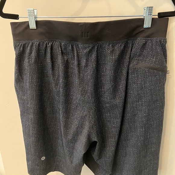 Lululemon Black & Gray Patterned Shorts - Picture 3 of 6